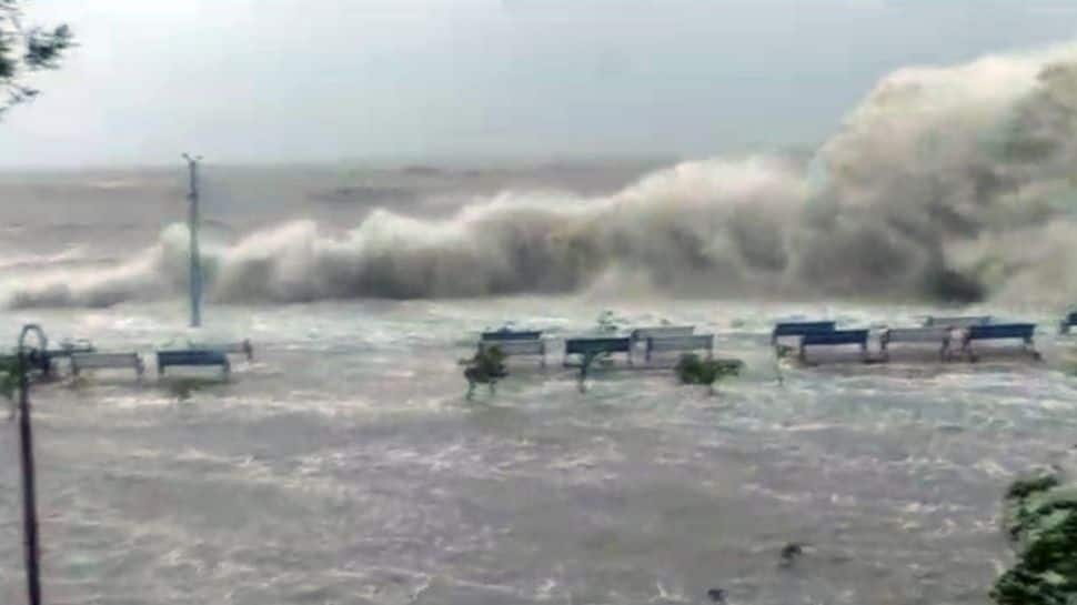 चक्रवाती तूफान ‘चक्रवाती तूफान’ ने ओडिशा, पश्चिम बंगाल में 4 लोगों की जान ले ली, 20 लाख से ज्यादा का नुकसान