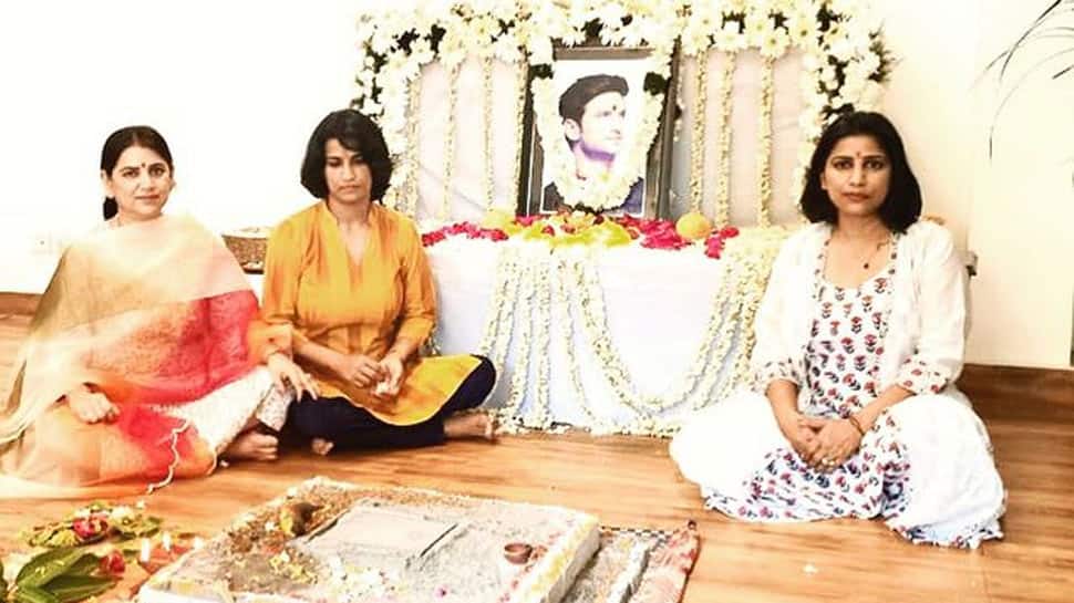 सुशांत सिंह राजपूत की प्रार्थना सभा में, उनकी बहनों और कुत्ते फुज की उपस्थिति से प्रशंसकों की आंखें नम हो जाती हैं – इनसाइड पिक्स