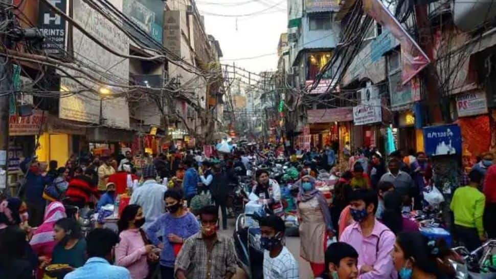 COVID-19 मानदंडों का उल्लंघन करने पर दिल्ली का लक्ष्मी नगर मुख्य बाजार, आसपास की दुकानें 5 जुलाई तक बंद