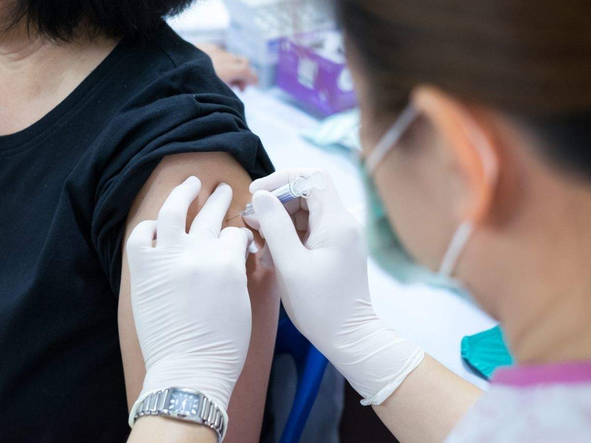 कोविड -19 वैक्सीन: टीका लगाने वाले लोग इस 