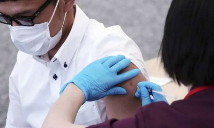 क्या जापान का उल्लेखनीय वैक्सीन अभियान टोक्यो ओलंपिक के लिए समय पर है?
