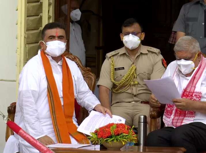 ‘खून से लथपथ बंगाल नहीं चाहते’: सुवेंदु अधिकारी के नेतृत्व वाले भाजपा प्रतिनिधिमंडल के साथ बैठक के बाद राज्यपाल धनखड़