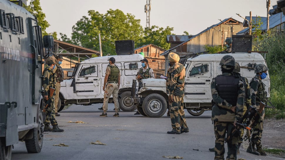 जम्मू-कश्मीर के श्रीनगर के नौगाम में मुठभेड़ हुई, 2 आतंकी फंसे