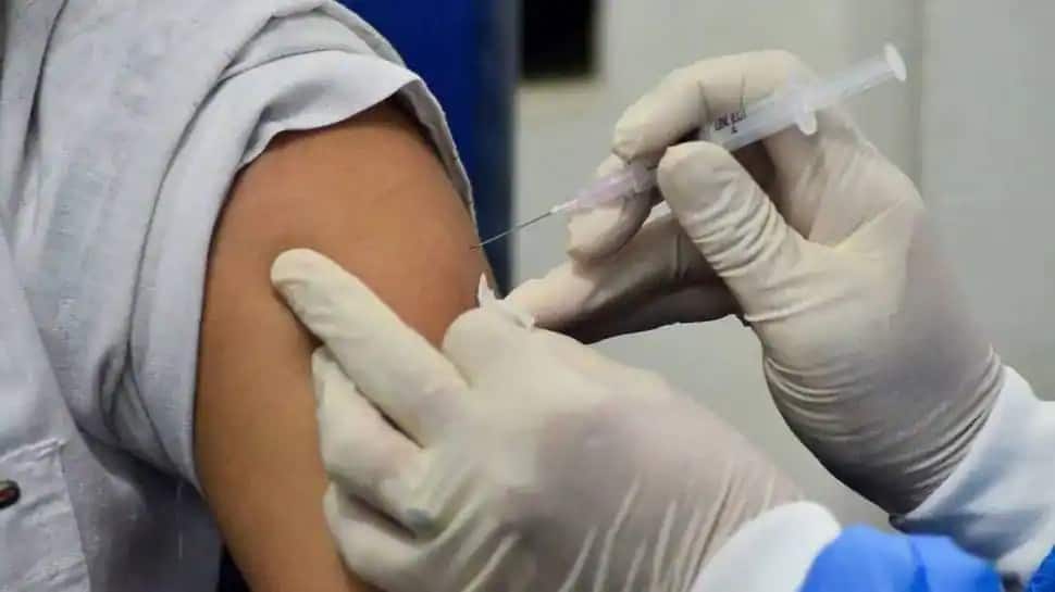 दिल्ली में 18-44 आयु वर्ग के लिए कोई टीका नहीं, बुधवार तक सभी टीकाकरण केंद्र बंद हो जाएंगे: आतिशी