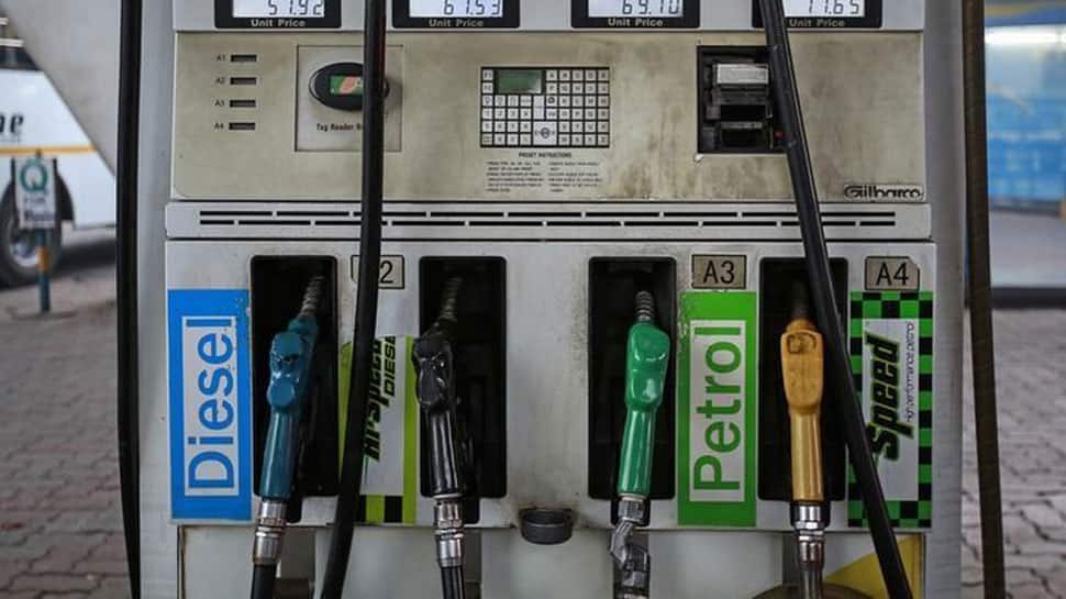 पेट्रोल, डीजल की कीमतें आज, 21 जून, 2021: ताजा रिकॉर्ड ऊंचाई पर पहुंचने के बाद ईंधन की कीमतें अपरिवर्तित, अपने शहर में दरों की जांच करें