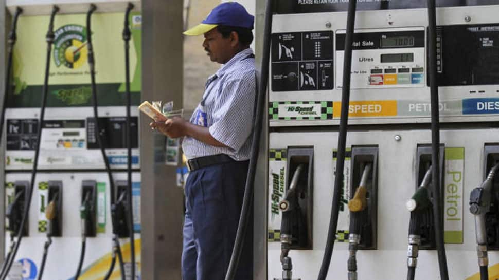 पेट्रोल, डीजल की कीमतें आज, 24 जून, 2021: दिल्ली में पेट्रोल 98 रुपये प्रति लीटर के करीब, अपने शहर में दरें देखें