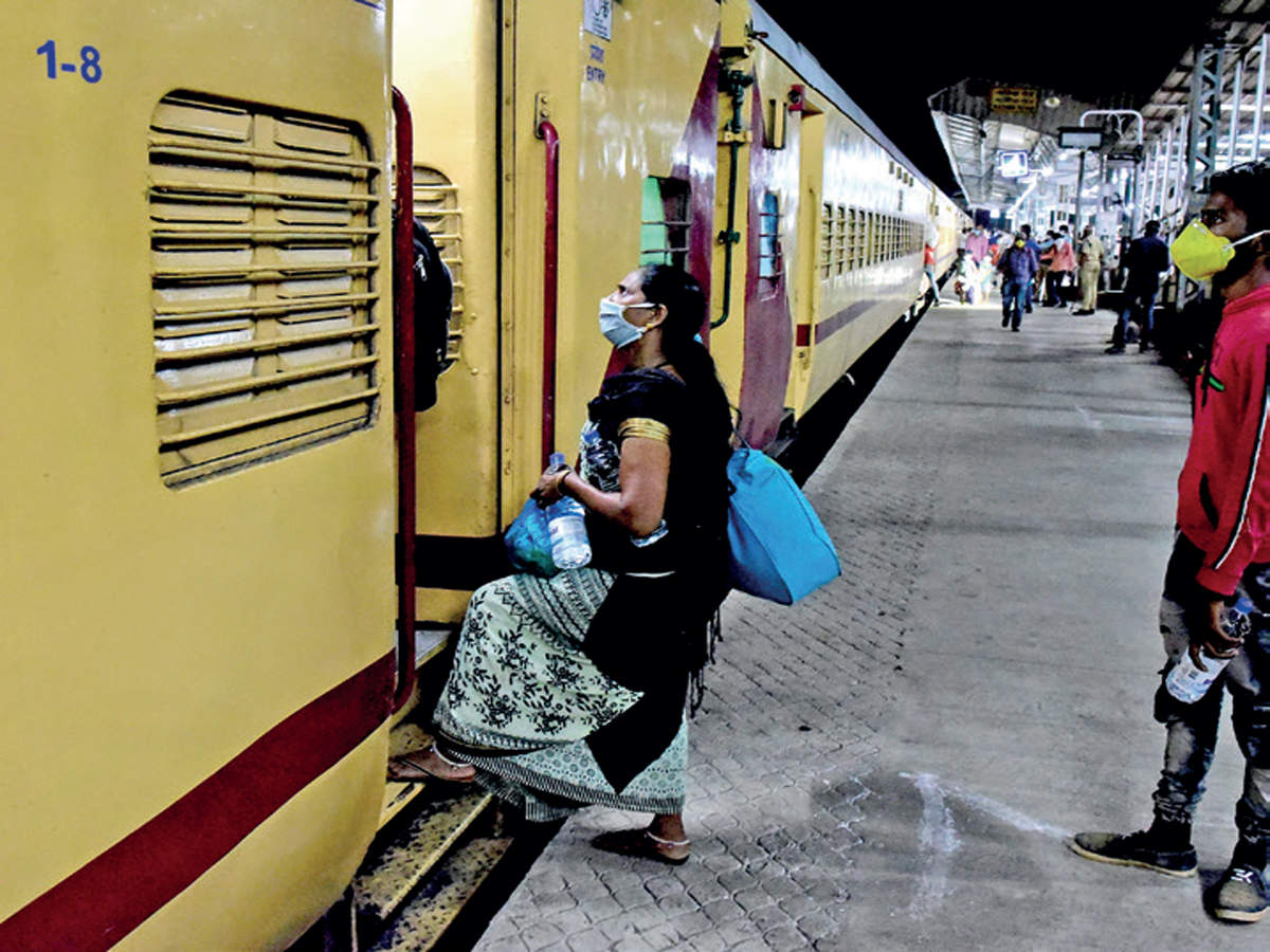 मुंबई के लिए ट्रेन कई लोगों की पहुंच से परे
