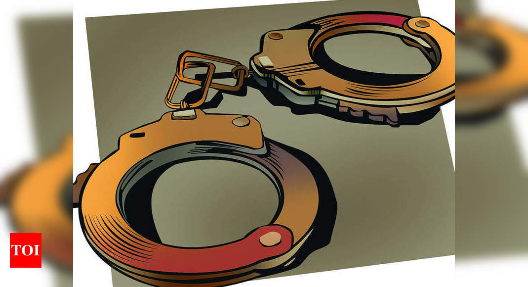 मुंबई: पुलिस ने 21 वर्षीय व्यक्ति को देशी रिवॉल्वर, मैगजीन के साथ गिरफ्तार किया |  मुंबई समाचार – टाइम्स ऑफ इंडिया