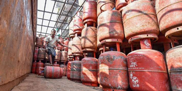 Free LPG Connection: Govt to disburse 10 mn LPG connections
