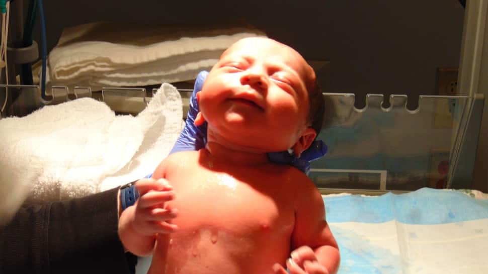 यूटेरस के बिना पैदा हुई महिला ने यूटा में एक स्वस्थ बच्ची को जन्म दिया!