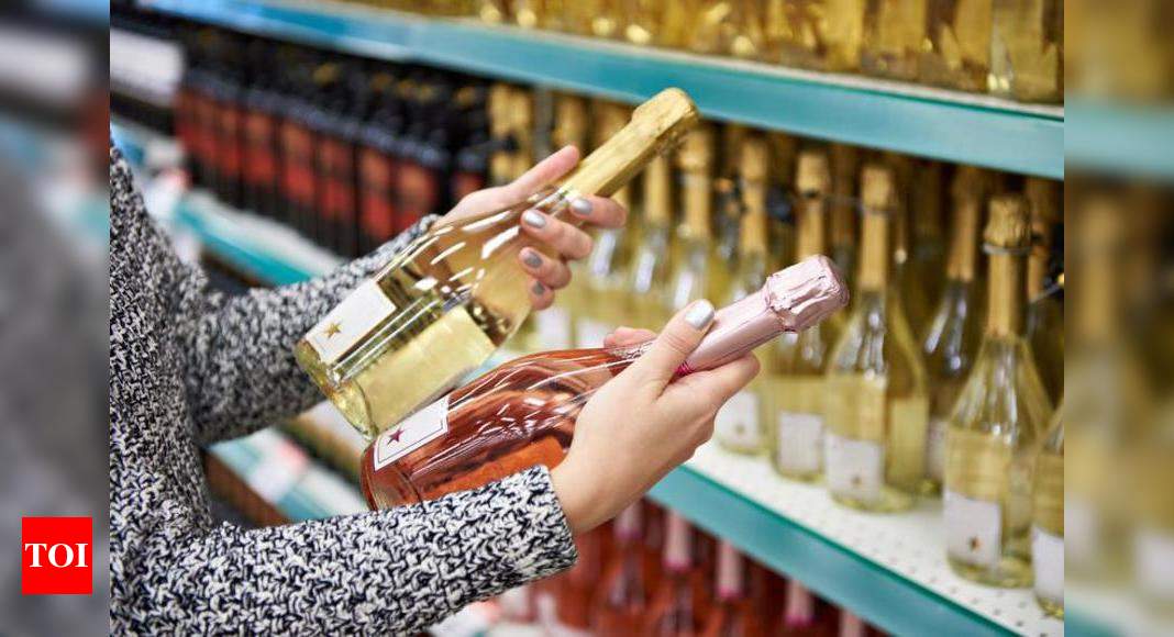 शराब की दुकानों की सील खोलें और उन्हें काम करने दें, HC ने महाराष्ट्र को निर्देश दिया |  मुंबई समाचार – टाइम्स ऑफ इंडिया