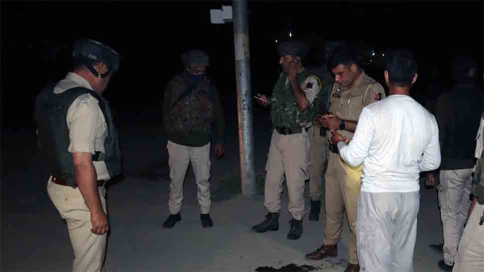श्रीनगर के हब्बा कदली में आतंकवादियों ने मोबाइल दुकान के मालिक को गोली मार दी