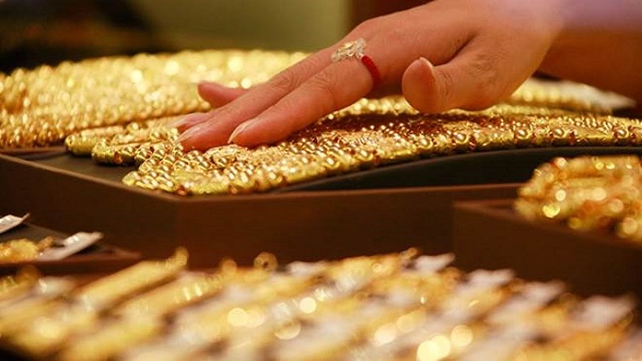 सोने की कीमत आज: सोना 250 रुपये चढ़ा, चांदी 258 रुपये उछली