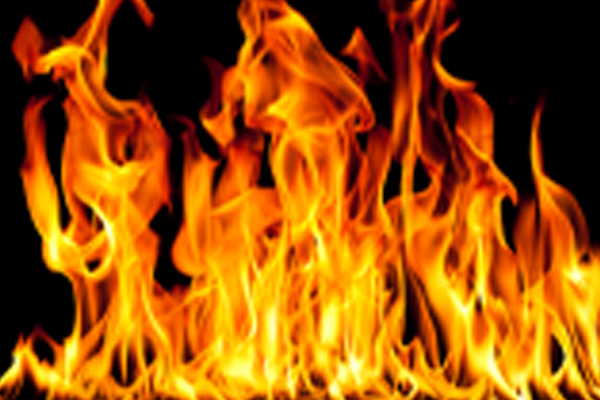 Father sets 25-yr-old son on fire in Mangaluru - Crime News in Hindi