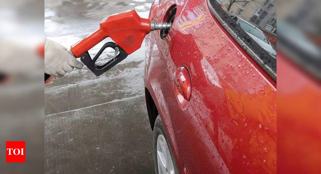  ईंधन की कीमतों में बढ़ोतरी: मुंबई में पेट्रोल की कीमत 105 रुपये के पार |  मुंबई समाचार - टाइम्स ऑफ इंडिया
