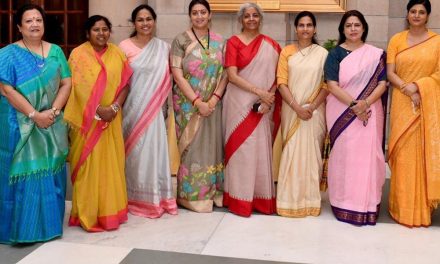 सिल्क, गढ़वाल, मधुबनी: देखिए कैसे टीम मोदी की महिला मंत्रियों ने भारत के हैंडलूम को दिया जोर