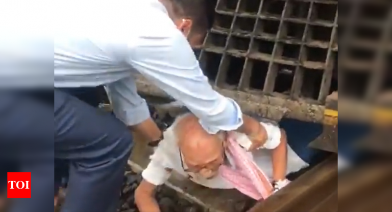 कल्याण : चालक ने समय पर ट्रेन रोकी, ट्रैक पार कर रहे बुजुर्ग की जान बचाई |  ठाणे समाचार – टाइम्स ऑफ इंडिया