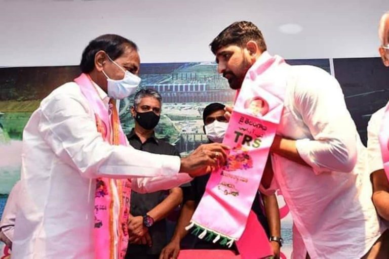 दलित बंधु योजना की शुरुआत हुजूराबाद से होगी : केसीआर  Woos कांग्रेस नेता कौशिक रेड्डी TRS . में शामिल होने के लिए