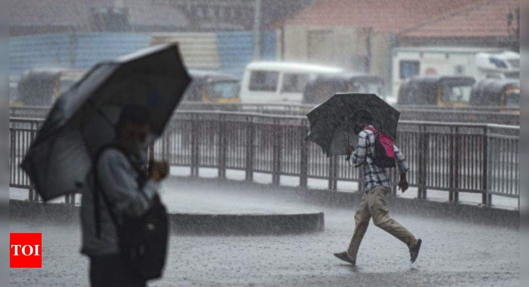 मुंबई में बारिश: आईएमडी ने भारी से बहुत भारी बारिश की भविष्यवाणी की;  केंद्र ने हर संभव मदद का आश्वासन दिया |  मुंबई समाचार – टाइम्स ऑफ इंडिया