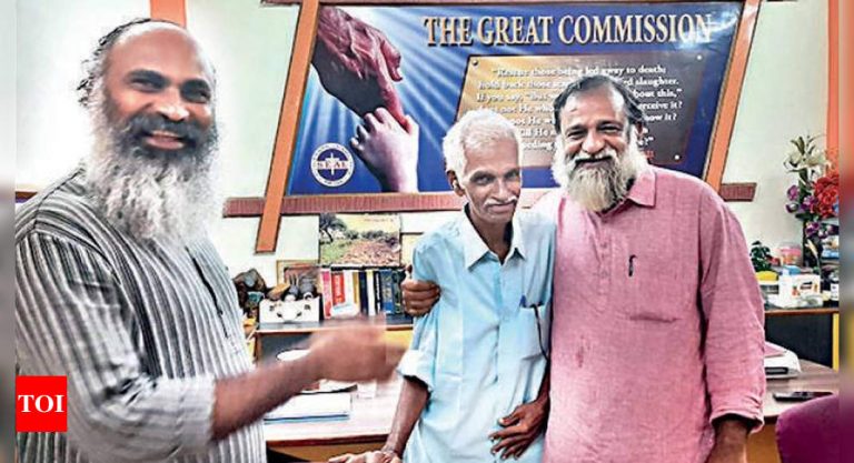 हवाई दुर्घटना के 45 साल बाद परिजनों से मिला केरल का व्यक्ति |  नवी मुंबई समाचार – टाइम्स ऑफ इंडिया