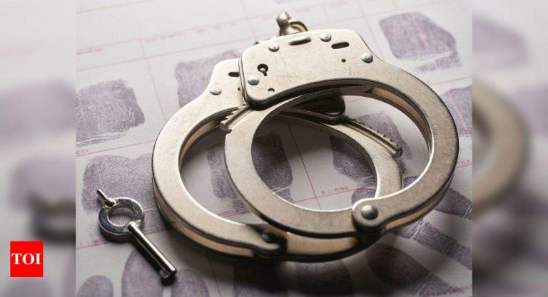 मुंबई पुलिस ने एटीएम कियोस्क पर व्यक्ति को ठगने के आरोप में 42 वर्षीय व्यक्ति को गिरफ्तार किया |  मुंबई समाचार – टाइम्स ऑफ इंडिया