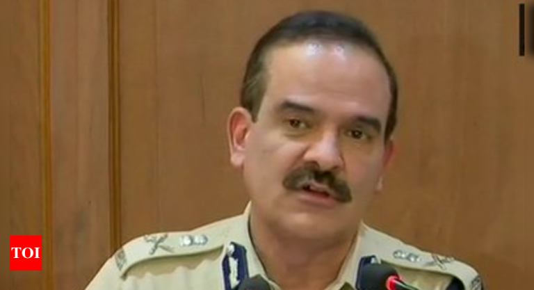 परम बीर सिंह: एसीबी ने पूर्व शीर्ष पुलिस अधिकारी परम बीर सिंह के खिलाफ लुकआउट नोटिस का खंडन किया |  मुंबई समाचार – टाइम्स ऑफ इंडिया