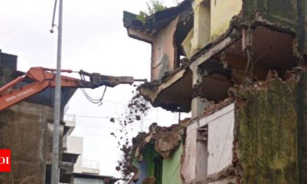 डोंबिवली: केडीएमसी ने 41 साल पुरानी खतरनाक इमारत को गिराया |  ठाणे समाचार – टाइम्स ऑफ इंडिया