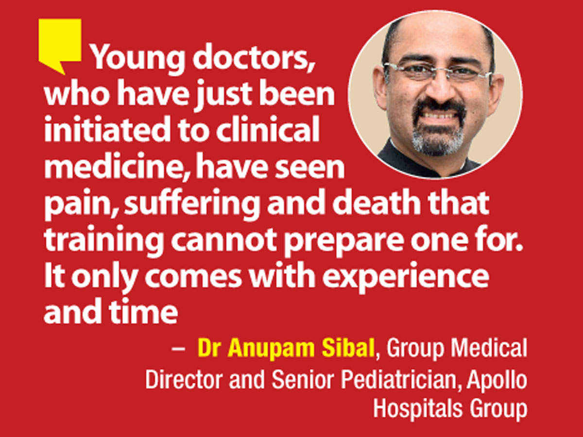 अपोलो हॉस्पिटल्स ग्रुप के समूह चिकित्सा निदेशक और वरिष्ठ बाल रोग विशेषज्ञ डॉ अनुपम सिब्बल ने साझा किया कि युवा डॉक्टरों ने दूसरी लहर के दौरान दर्द और पीड़ा देखी है