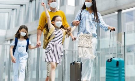 कोरोनावायरस के दौरान यात्रा सुरक्षा युक्तियाँ: स्वास्थ्य विशेषज्ञों के अनुसार अभी यात्रा करने का सबसे सुरक्षित तरीका