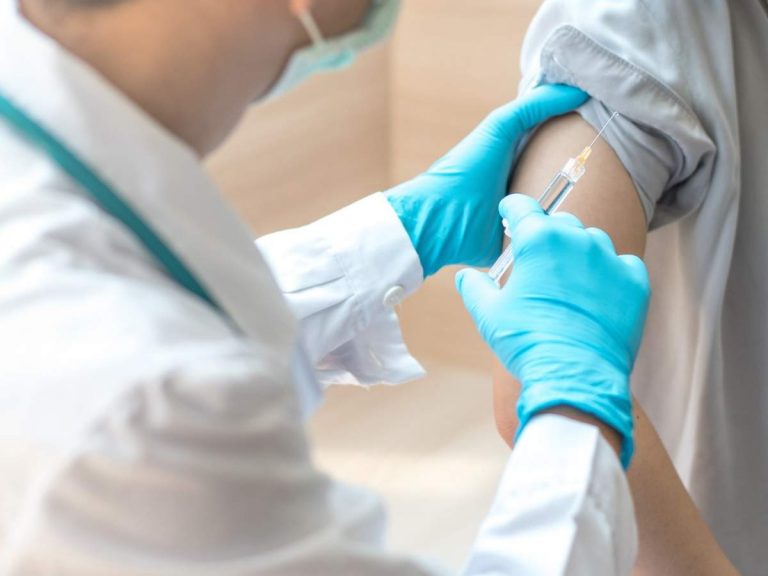 कोरोनावायरस वैक्सीन: क्या COVID-19 टीके ‘वैक्सीन शेडिंग’ का कारण बन सकते हैं?  क्या आपके दुष्प्रभाव संक्रामक हो सकते हैं?  |  द टाइम्स ऑफ़ इण्डिया