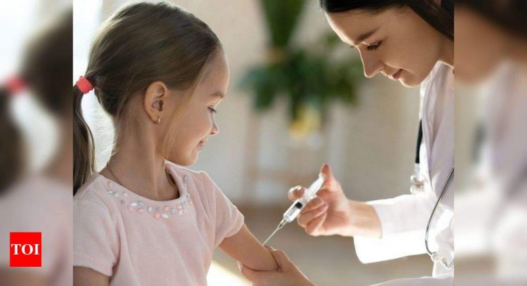 बच्चों के लिए फ्लू शॉट: विशेषज्ञ बताते हैं कि महामारी के दौरान यह क्यों महत्वपूर्ण है – टाइम्स ऑफ इंडिया