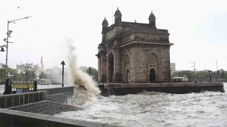 महाराष्ट्र जिला पूरी तरह से COVID लॉकडाउन के तहत चला गया, जाँच करें कि क्या अनुमति है