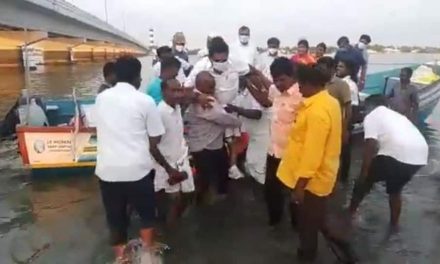 तमिलनाडु के मंत्री ने सफेद जूते, धोती साफ रखने के लिए मछुआरों को टखनों तक उतारा – देखें