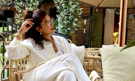 प्रियंका चोपड़ा ठाठ सफेद पोशाक में ‘बस वाइबिंग’ कर रही हैं, अपने दोस्तों के साथ लंदन की खोज करती हैं!  – तस्वीरें देखें