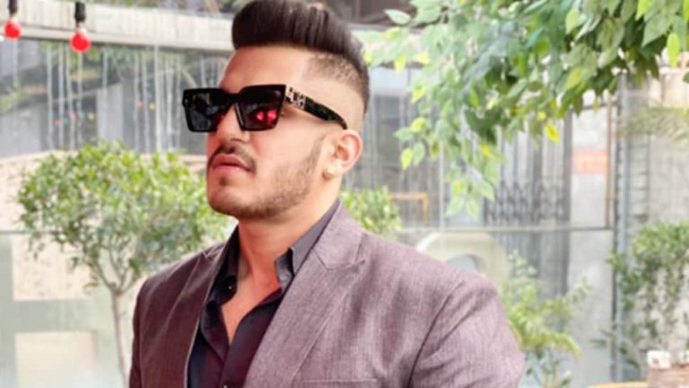 फिटनेस उद्यमी ‘द यश ठाकुर’ फिटनेस से सर्वश्रेष्ठ को बाहर लाने के लिए शैली का मिश्रण करता है