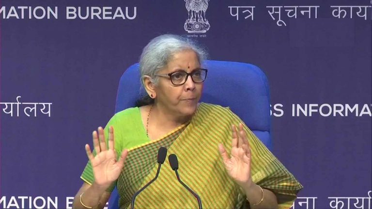 बैंक स्थगन के तहत भी 90 दिनों के भीतर जमाकर्ताओं को 5 लाख रुपये तक मिलेंगे: एफएम सीतारमण |  व्यापार – टाइम्स ऑफ इंडिया वीडियो