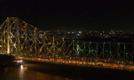 टोक्यो 2020: देखें – कोलकाता में हावड़ा ब्रिज खेलों से पहले ओलंपिक रंगों में जगमगा उठा