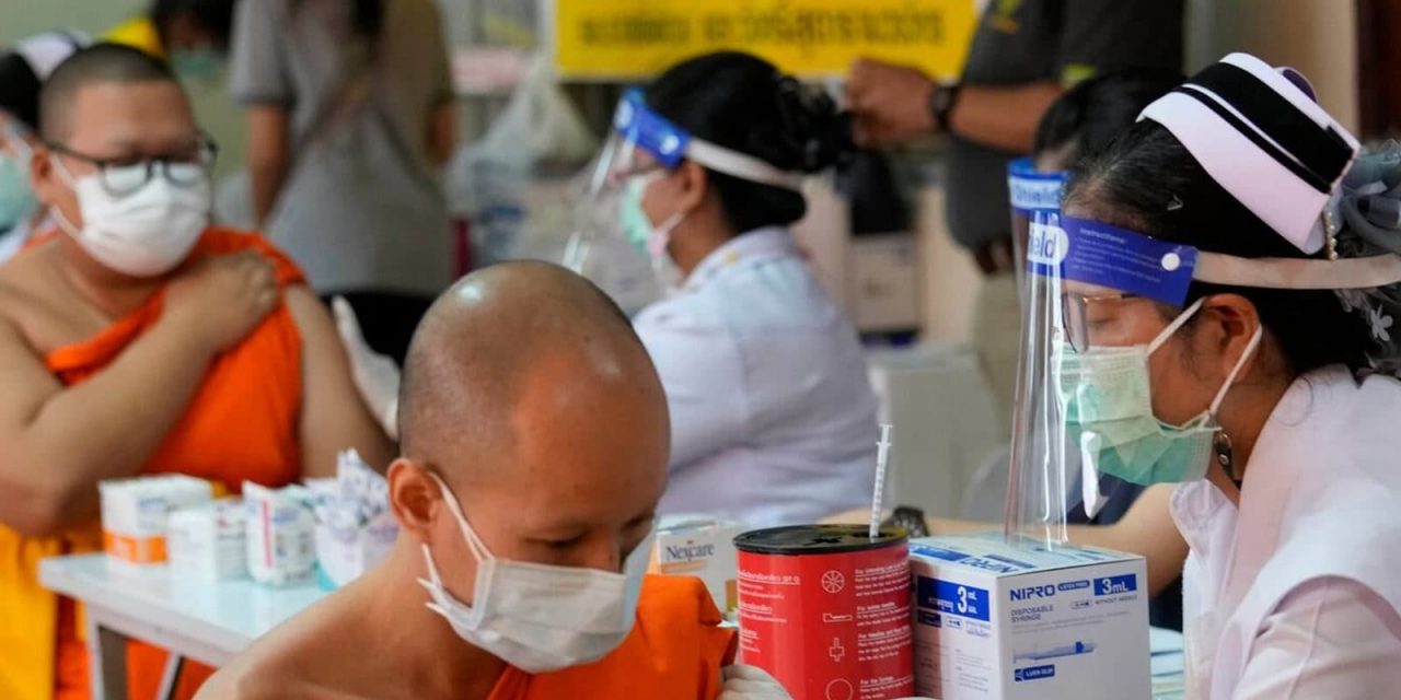 उत्तर प्रदेश में रहने वाले बौद्ध भिक्षु, बेघर व्यक्ति और विदेशी अब कोविड वैक्सीन का लाभ उठा सकते हैं