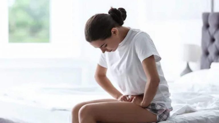 5 आसान व्यायाम जो आप मासिक धर्म के दर्द को कम करने के लिए कर सकते हैं