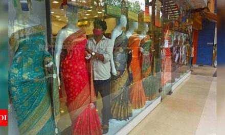 मुंबई की दुकानें अब रात 10 बजे तक खुल सकती हैं क्योंकि महाराष्ट्र ने 25 जिलों के लिए नियमों में ढील दी है |  मुंबई समाचार – टाइम्स ऑफ इंडिया