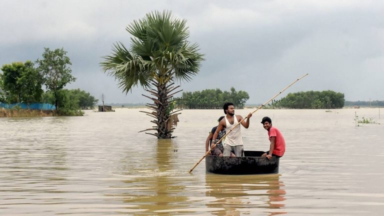 असम से बंगाल बाढ़ तक: क्या केंद्रीय जल आयोग की सलाह वाकई काम करती है?