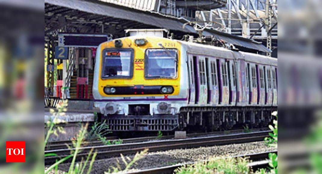 मुंबई लोकल ट्रेन समाचार: 65 रेलवे स्टेशनों पर जारी होने वाली लोकल ट्रेनों में चढ़ने के लिए क्यूआर-आधारित पास |  मुंबई समाचार – टाइम्स ऑफ इंडिया