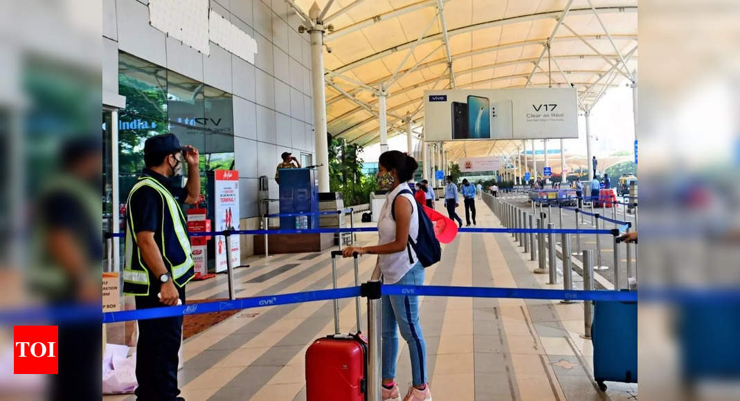 मुंबई: केंद्र सरकार द्वारा लगाए गए नियमों का पालन करने के लिए राज्य में प्रवेश करने वाले अंतर्राष्ट्रीय यात्री |  मुंबई समाचार – टाइम्स ऑफ इंडिया