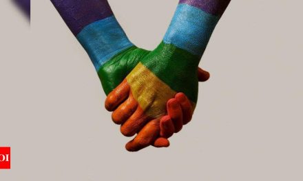 गूंगा सवाल आपको अपने LGBTQ दोस्तों से पूछना बंद कर देना चाहिए – टाइम्स ऑफ इंडिया