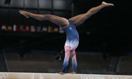 सिमोन बाइल्स बैलेंस बीम में उतरकर चिपकी, ओलंपिक कांस्य जीता