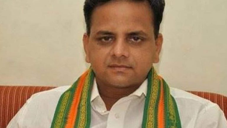 महिला के साथ ‘अनुचित कॉल’ पर स्टिंग वीडियो दिखाने के बाद तमिलनाडु बीजेपी के महासचिव राघवन ने दिया इस्तीफा