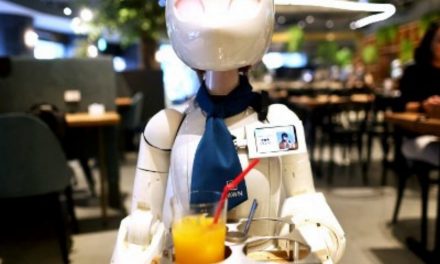 टोक्यो रोबोट कैफे विकलांगता समावेशन पर नया स्पिन प्रदान करता है