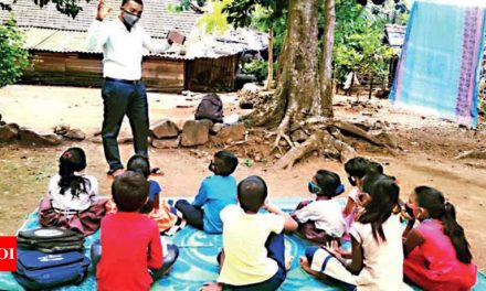 विचार का नया स्कूल!  महाराष्ट्र में शिक्षक महामारी में गरीब बच्चों को शिक्षा देते हैं |  मुंबई समाचार – टाइम्स ऑफ इंडिया