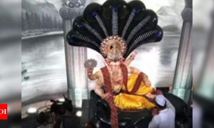 लालबागचा राजा की पहली 4 फीट की मूर्ति बदले हुए अवतार में आई |  मुंबई समाचार – टाइम्स ऑफ इंडिया