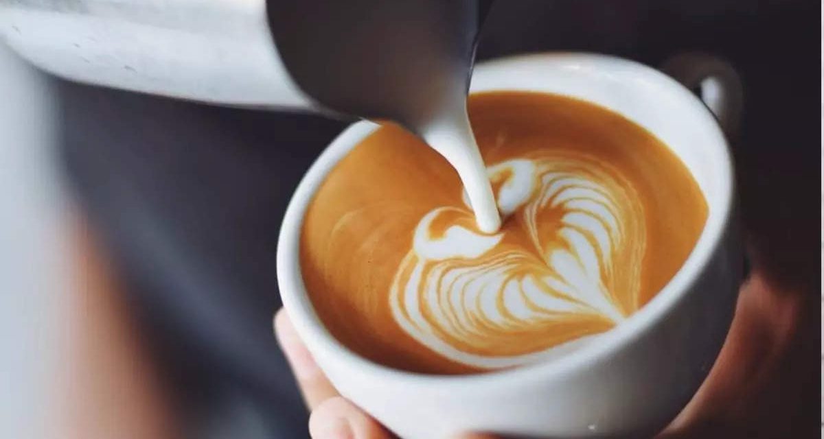 कॉफी बनाने की गलतियाँ: कॉफी प्रेमी आपके मस्तिष्क के स्वास्थ्य को बेहतर बनाने के लिए आपके कप को पीते समय इन 3 गलतियों से बचते हैं